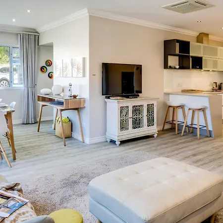 0m² 2 slaapkamer, 1 privé badkamer Appartement in Camps Baai Kaapstad Buitenkant foto