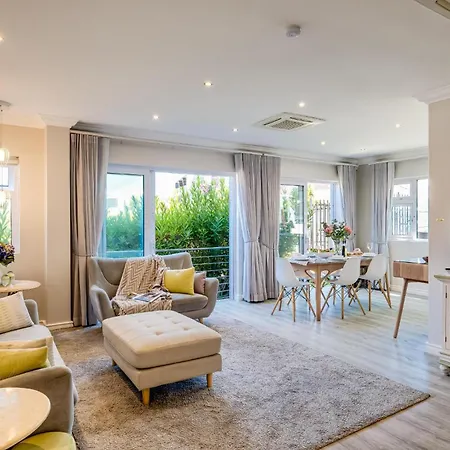 0m² 2 slaapkamer, 1 privé badkamer Appartement in Camps Baai Kaapstad Buitenkant foto