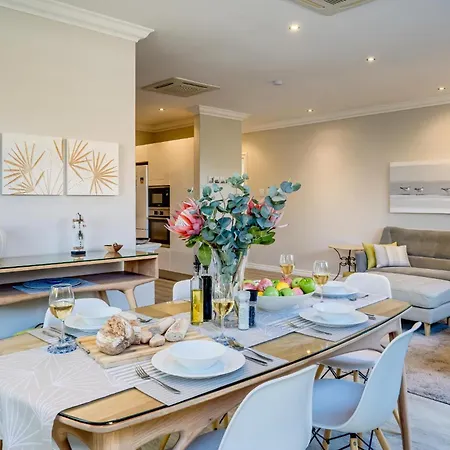 0m² 2 slaapkamer, 1 privé badkamer Appartement in Camps Baai Kaapstad Buitenkant foto