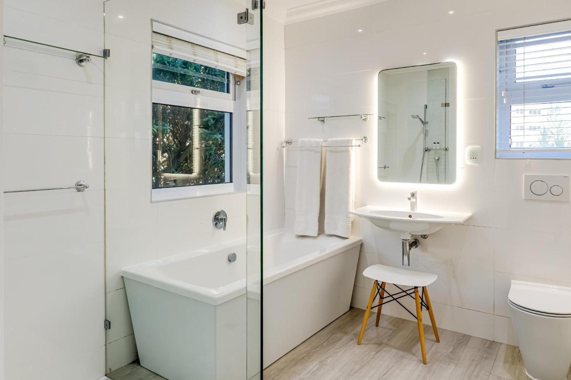 0m² 2 Slaapkamer, 1 Privé Badkamer In Camps Baai * Kaapstad
