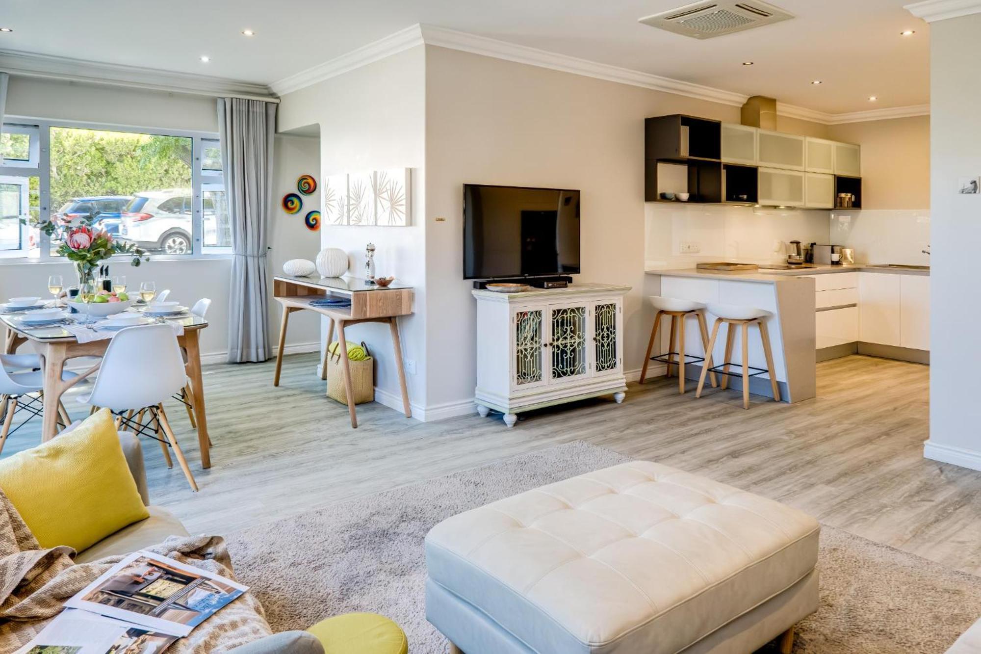 Appartement 0m² 2 Slaapkamer, 1 Privé Badkamer In Camps Baai