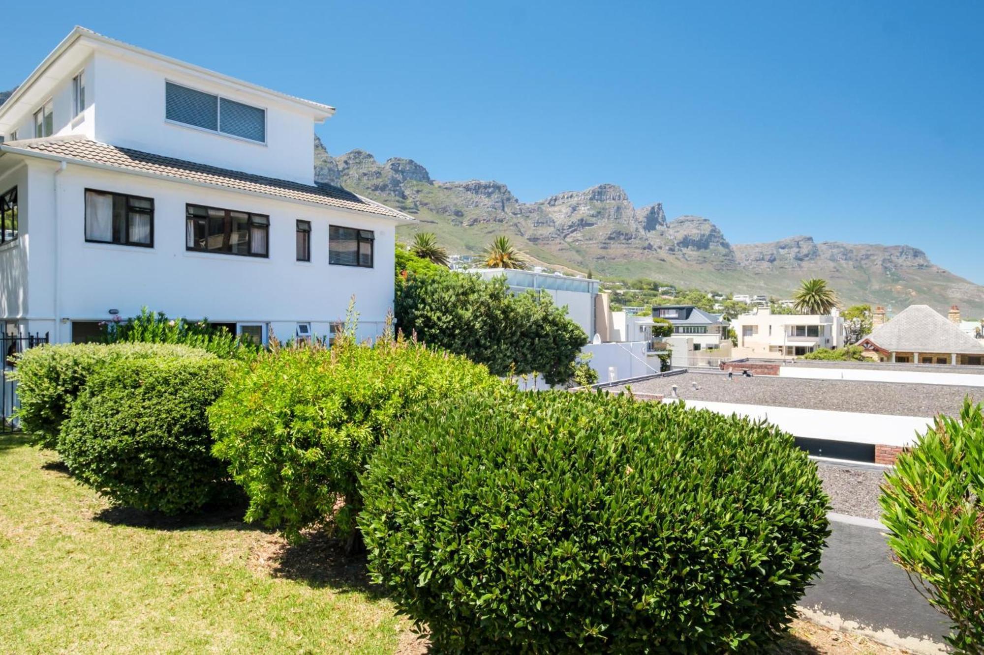 0m² 2 Slaapkamer, 1 Privé Badkamer In Camps Baai *