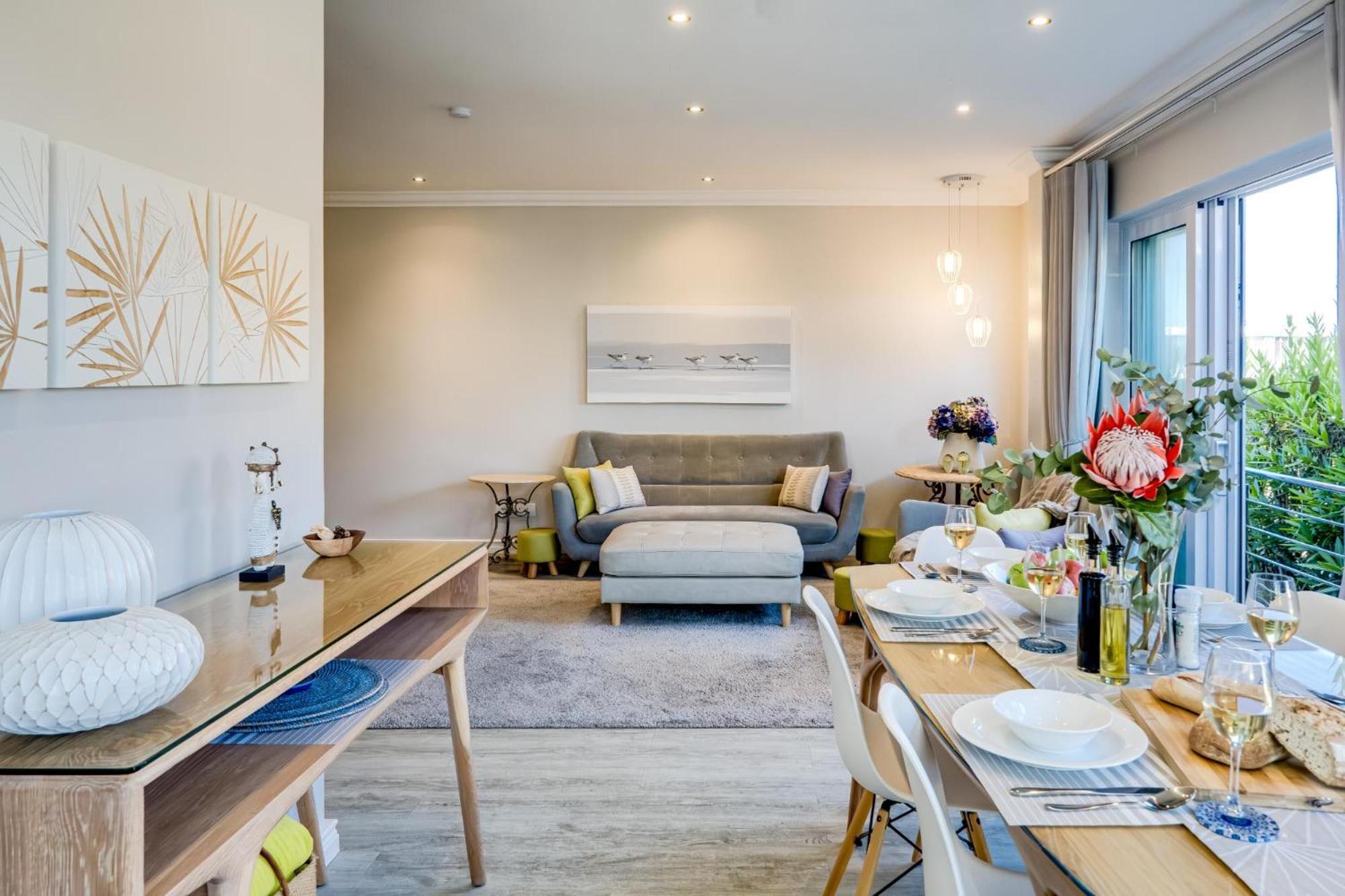 0m² 2 Slaapkamer, 1 Privé Badkamer In Camps Baai * Kaapstad