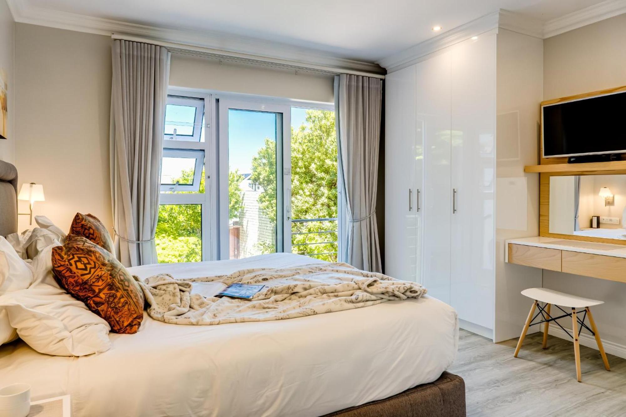 0m² 2 Slaapkamer, 1 Privé Badkamer In Camps Baai *