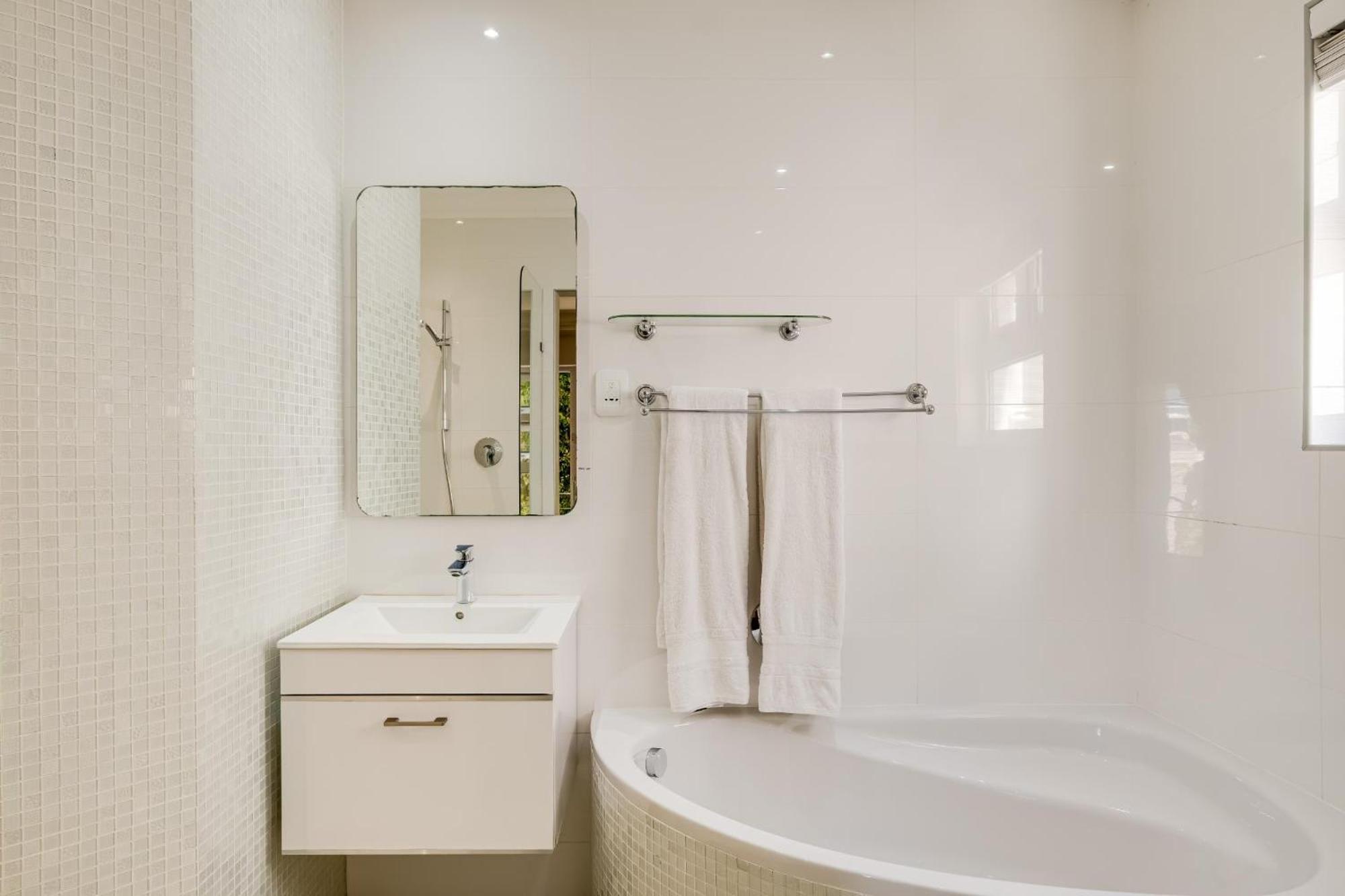 0m² 2 Slaapkamer, 1 Privé Badkamer In Camps Baai * Kaapstad