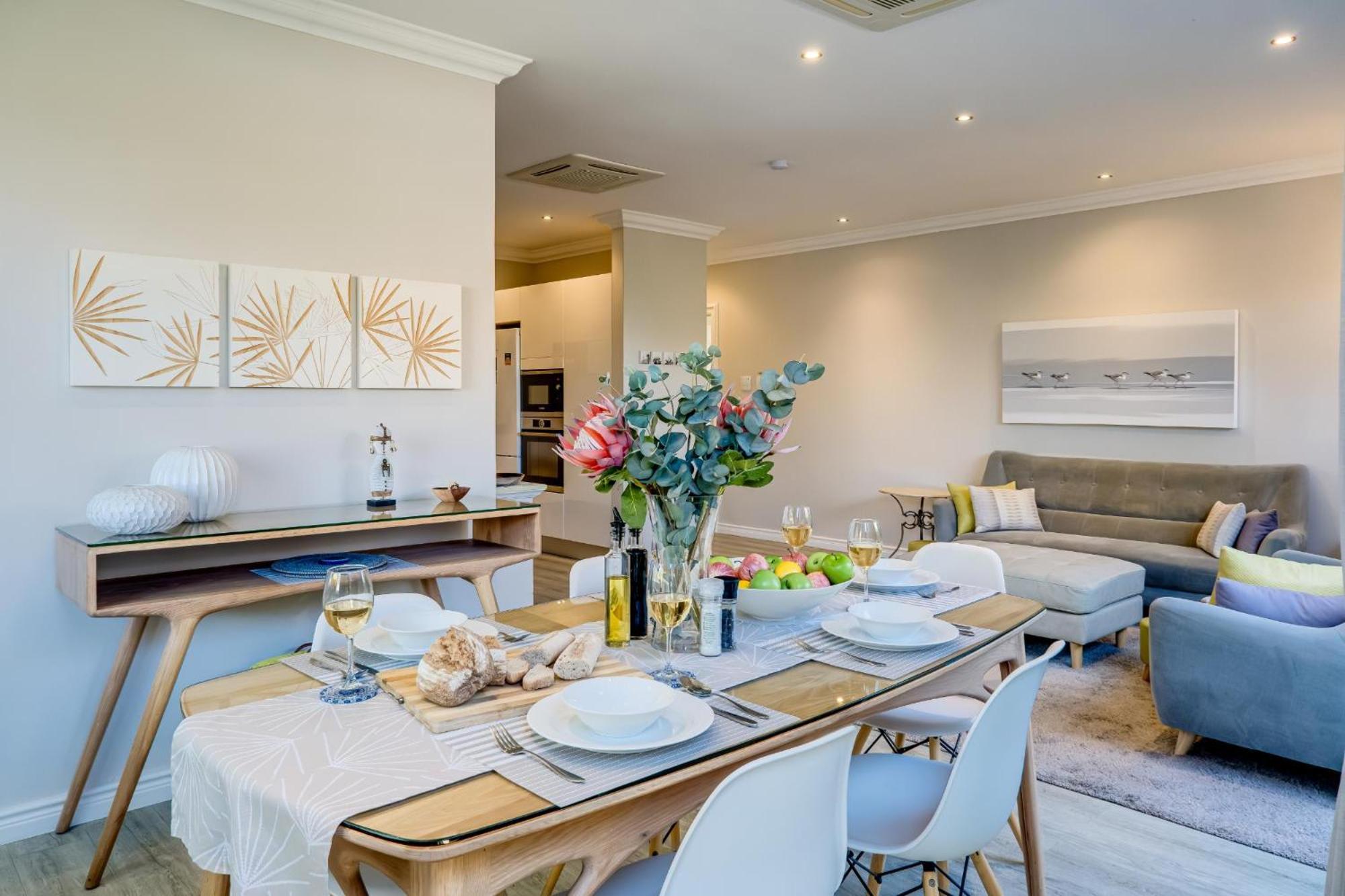 0m² 2 Slaapkamer, 1 Privé Badkamer In Camps Baai Appartement
